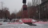 Памятник Ленину в Алчевске обзавелся подписью. ФОТО