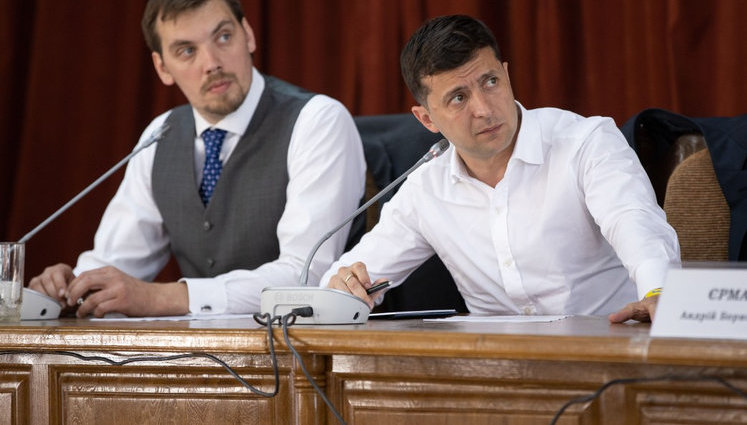 Зеленский: "Если модели уменьшения коммуналки не будет, будем прощаться с правительством Гончарука"