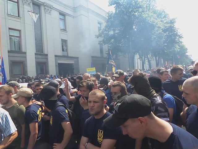 Protesters clash with police near Rada building 19