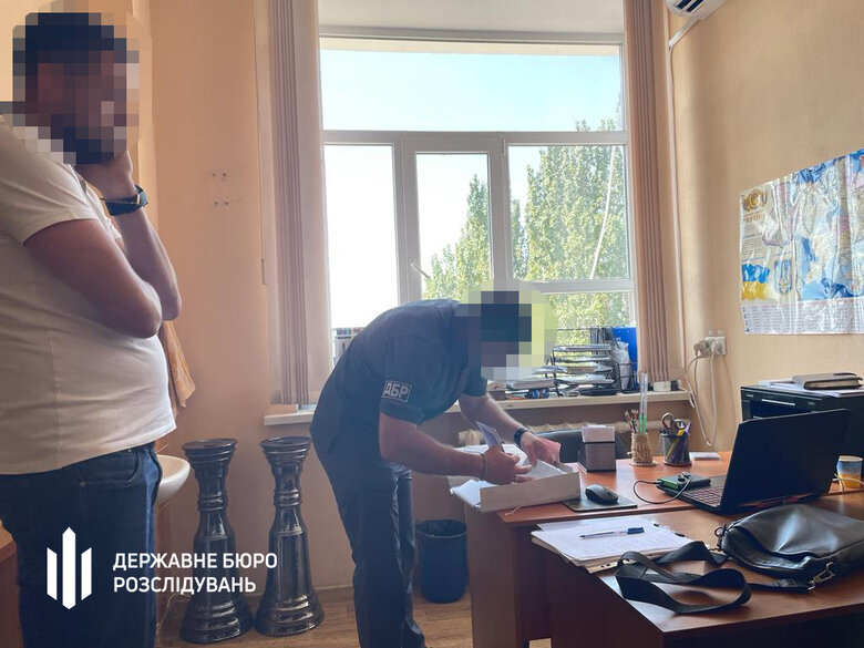 Запорізький ексвоєнком залучав військовослужбовців до ремонту свого будинку