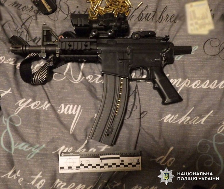 Чоловік із автоматом ходив по столичному ЖК: його затримано