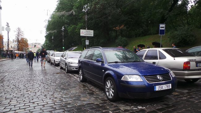 Owners of foreign-registered cars block Kyiv’s government quarter: We demand affordable customs clearance 12