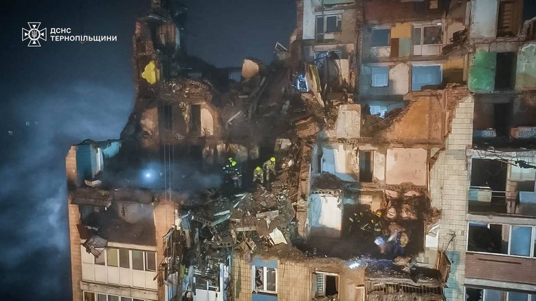 Тернопіль після авіаудару: 28 загиблих, 94 поранені, триває розбір завалів