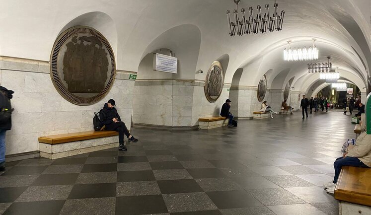 Станція метро "Вокзальна" у Києві тимчасово не працювала через підозрілу коробку (оновлено)