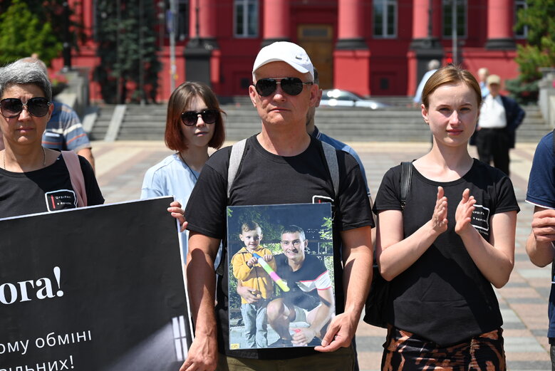 На акції в Києві вимагали визволити цивільних заручників Росії 10