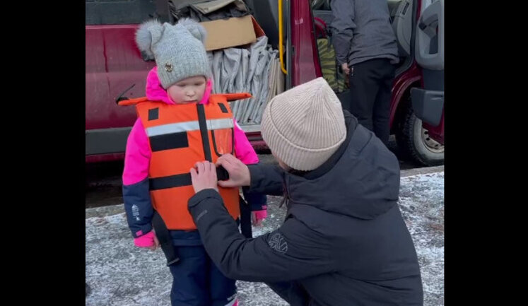 Волонтери привезли до Харкова бронежилети для дітей. ВIДЕО