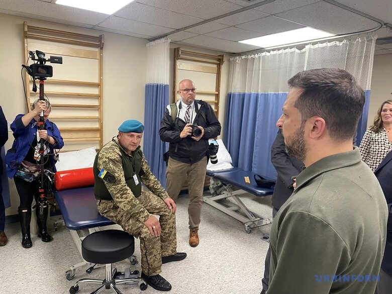 Зеленський відвідав українських військових, які проходять лікування та реабілітацію у США 03