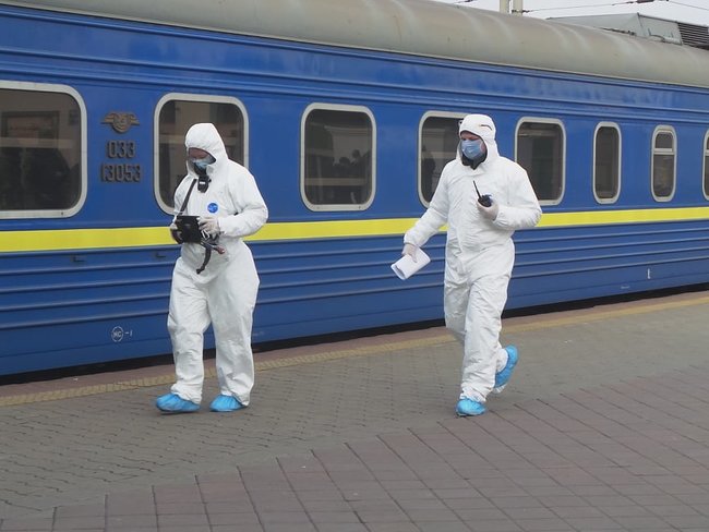 Спецпоїзд Москва-Київ привіз українців на Батьківщину 08
