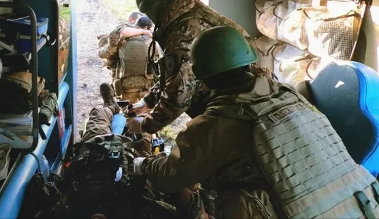 Помогают спасать жизни раненых: батальон "Госпитальеры" объявил сбор на турникеты