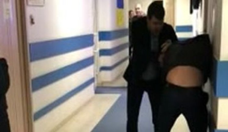 "Ідіот! Козлина, бля", - нардепи Івченко та Гончаренко побились у телевізійній студії. ВIДЕО