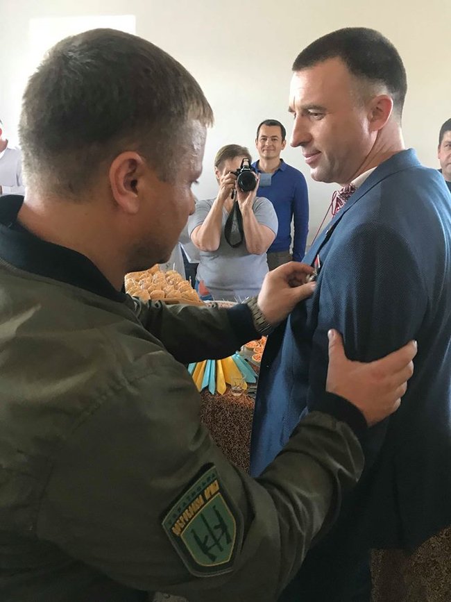 Церемонія нагородження недержавною нагородою Народний герой України відбулася в історичній фортеці Хотин 04