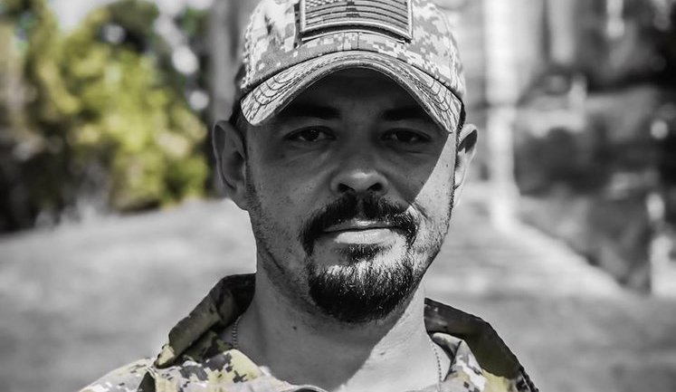 "Кіборг" Кирило Недря: "Потрібна стратегія: чи ми готові до компромісів і намагаємося врятувати життя, зокрема й терориста, чи одразу розглядаємо варіант радикального вирішення ситуації"