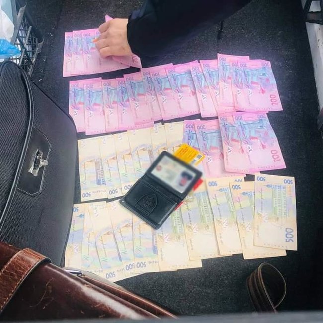 Взятка за разрешение работать во время карантина: Задержан замначальника райуправления полиции Киева 02