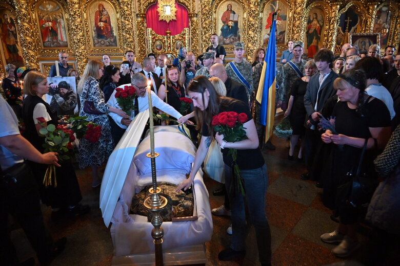 У Києві попрощалися із військовим фотографом Арсеном Федосенком