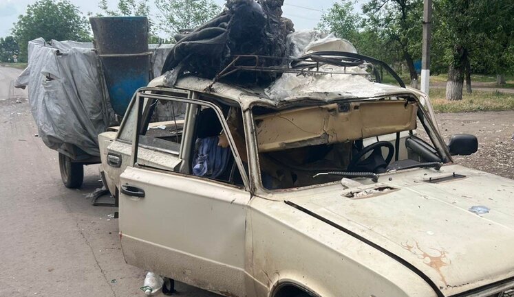 Occupiers strike bus and civilian car with FPV drones in Donetsk region – 2 killed, 4 injured. PHOTOS