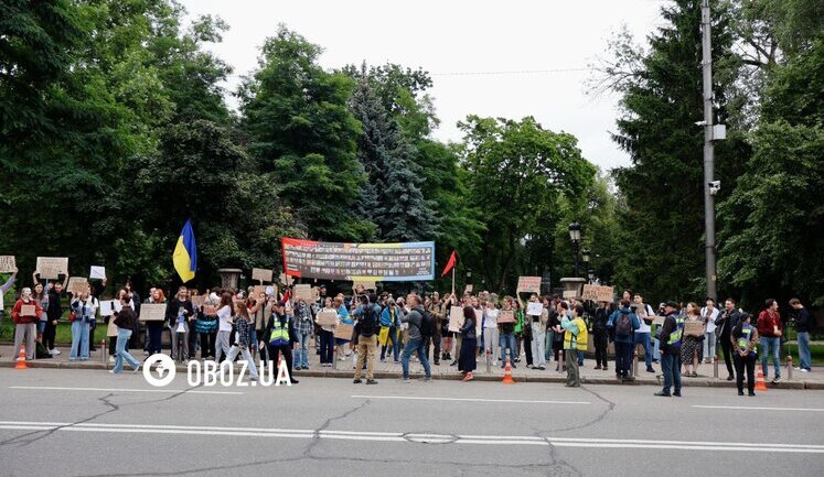 Біля ВР почалася акція на підтримку ухвалення законопроєкту про відновлення незалежності НАБУ. ВІДЕО+ФОТОрепортаж