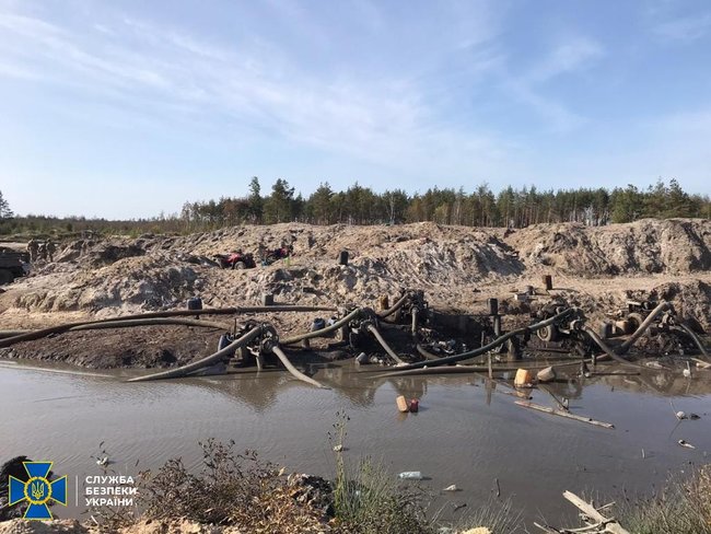 Незаконний видобуток бурштину блокували на території лісгоспу Рівненщини, - СБУ 01