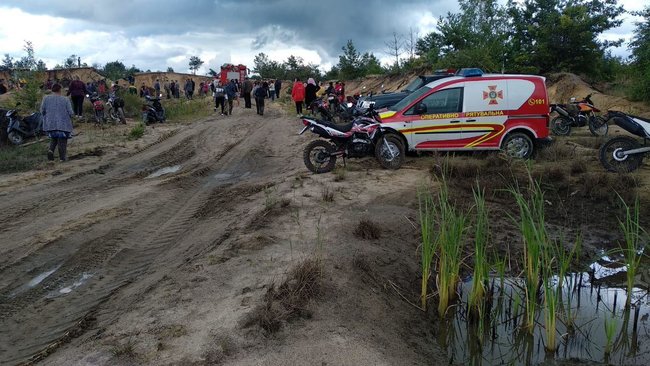 Зсув піску в карєрі на Рівненщині: рятувальники знайшли тіло другої дитини 02