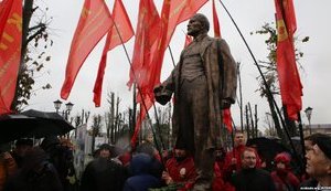 "По многочисленным просьбам ветеранов и коммунистов": в Минске открыли памятник Ленину. ФОТОрепортаж