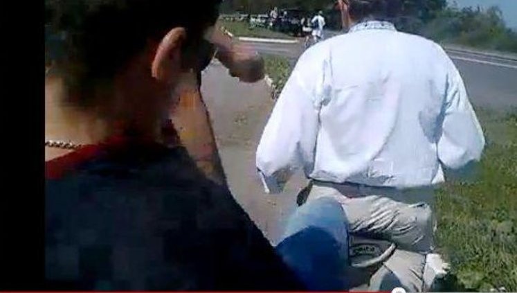 Главу фракции ПР в Тернопольской облраде прогнали пинками с народного вече. ВИДЕО