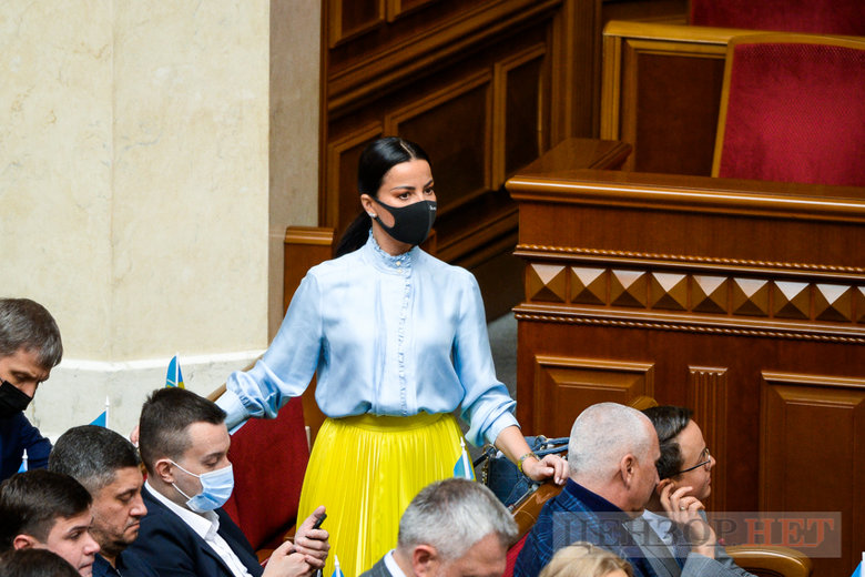 Рассказ Культенко Новинскому, Трухину и Кузьминых, приглашение Бондарь на вечеринку при свечах и сообщение Котик, дай деньги Васильеву, - работа ВР 22 февраля 20