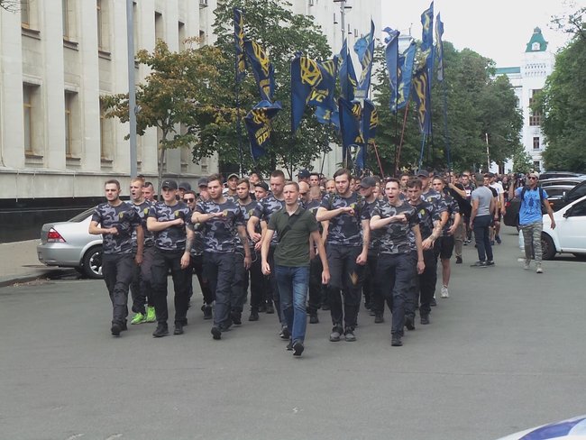 Поговори з тими, кого ти вбив, х#йло!: националисты пикетируют ОП с требованием ареста российской агентуры в Украине и перекрытия границы с РФ 18