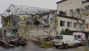 Восстановление больницы в Изюме