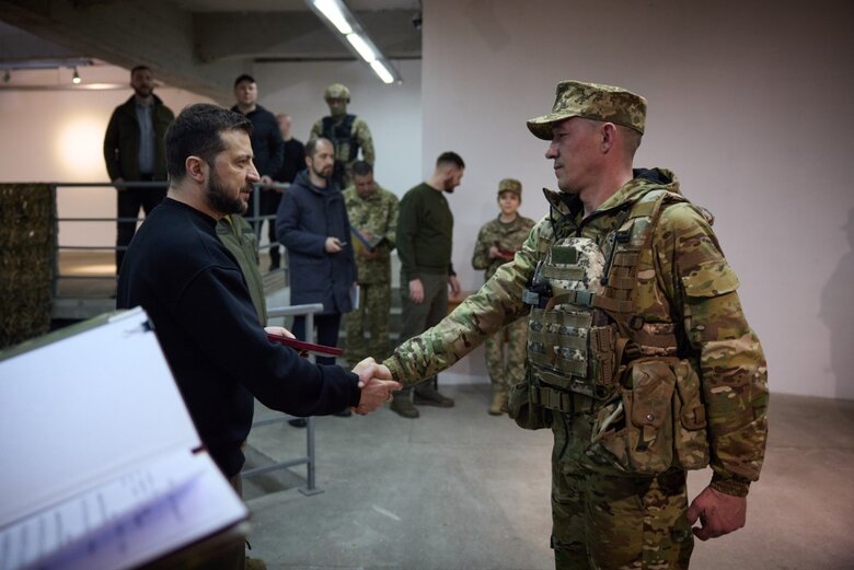 Зеленский на Харьковщине вручил награды военным 03