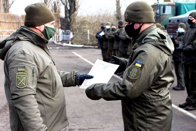 Благодаря вам миллионы украинцев могут чувствовать себя спокойно, - на Донетчине гвардейцы получили награды от Командующего ООС 04 Благодаря вам миллионы украинцев могут чувствовать себя спокойно, - на Донетчине гвардейцы получили награды от Командующего ООС 04