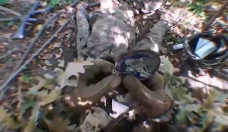 Боєць ЗСУ відповів на пафосний шеврон росіянина: "Да х#й там плавав, рєбятки". ВIДЕО