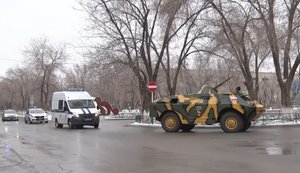Россияне на БТРах охраняют космодром Байконур в Казахстане
