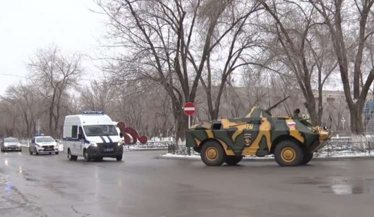Россияне на БТРах охраняют космодром Байконур в Казахстане