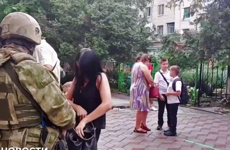 Окупована Херсонщина: День знань під дулами автоматів і промивання мізків з першого уроку, - ОВА 02