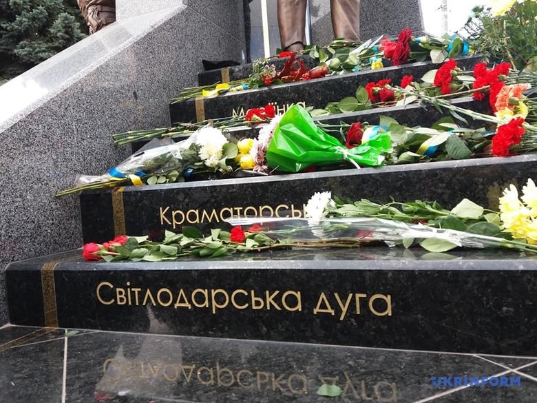 У Житомирі відкрили памятник Захисникам України у війні з російським агресором 12