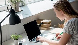 Російські компанії беруть на роботу десятки тисяч неповнолітніх через дефіцит робочих рук, – ЗМІ