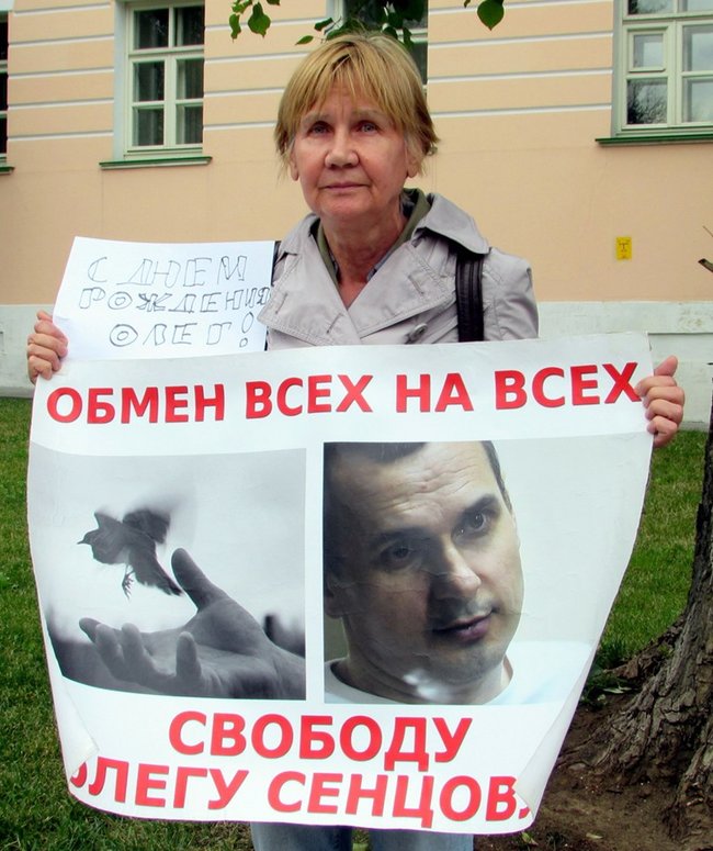 Одиночные пикеты с требованием освободить Сенцова прошли в Москве 09