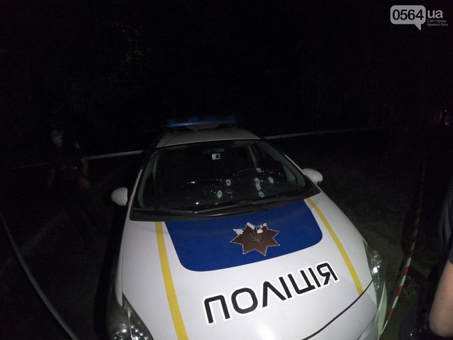 Патрульные в Кривом Роге со стрельбой остановили Москвич 03