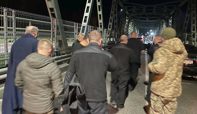 Сімох інкасаторів "Ощадбанку", затриманих в Угорщині, повернули в Україну,- Сибіга. ВІДЕО+ФОТОрепортаж