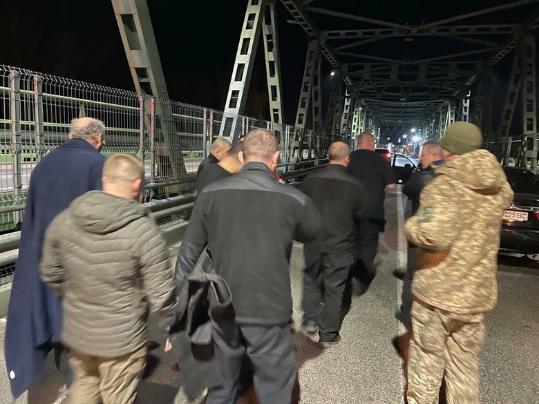 Seven Oschadbank cash collectors are already in Ukraine