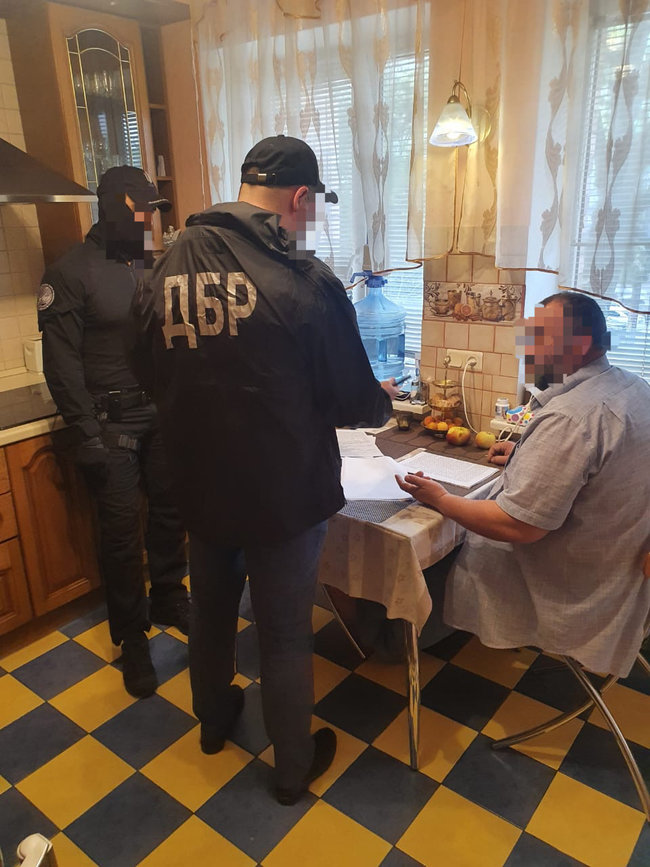 Експосадовців Міноборони підозрюють у заподіянні 476 млн грн збитків при закупівлі катерів і санітарних автомобілів для ЗСУ, - ДБР 09