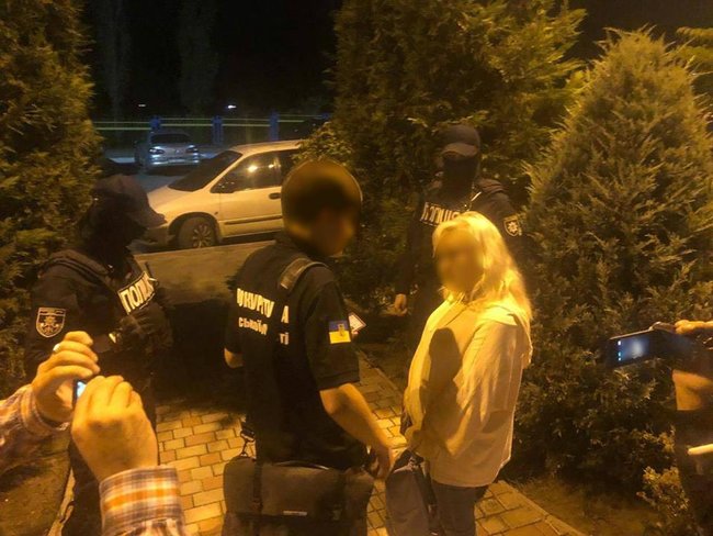 Сотрудница Одесской таможни задержана на взятке 600 долларов, - прокуратура 01