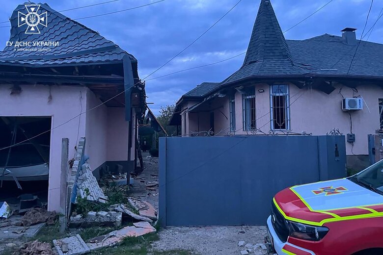 Наслідки ракетного обстрілу Куп’янська 9 травня, - ДСНС 06