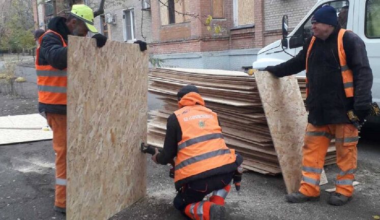 Уряд дозволив залучати пенсіонерів до "Армії відновлення" у прифронтових областях