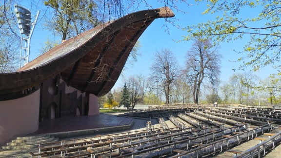 Киев на карантине: пустые парки и одинокие прохожие 29