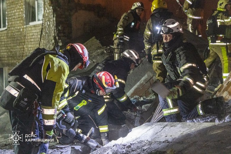 Масована атака РФ: удар по будинку в Харкові, є жертви