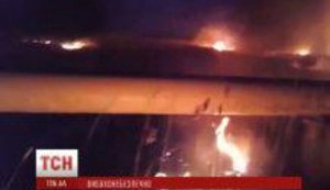 Масштабный пожар едва не вызвал взрыв газопровода: зарево было видно за несколько километров. ВИДЕО