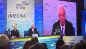 Азаров отказался отвечать на вопрос о своем будущем в качестве премьера: "Мы абсолютно не обижаемся на провокационные вопросы". + ВИДЕО