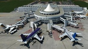 Украинские туристы не смогли вылететь из Анталии из-за поломки самолета