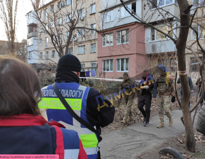 Військовий у стані наркотичного сп’яніння взяв у заручники жінку з дитиною в Одесі. Правоохоронцям вдалось їх звільнити (оновлено) 02