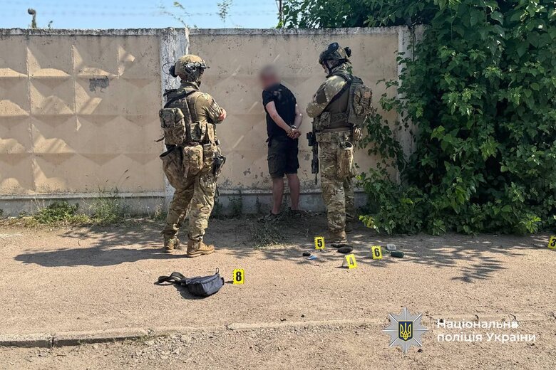 У Черкасах затримали чоловіка який погрожував підірвати гранати